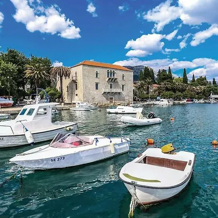 Aurora * Kaštela